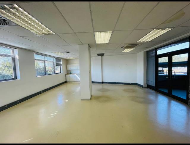 133M² OFFICE TO LET IN FOURWAYS